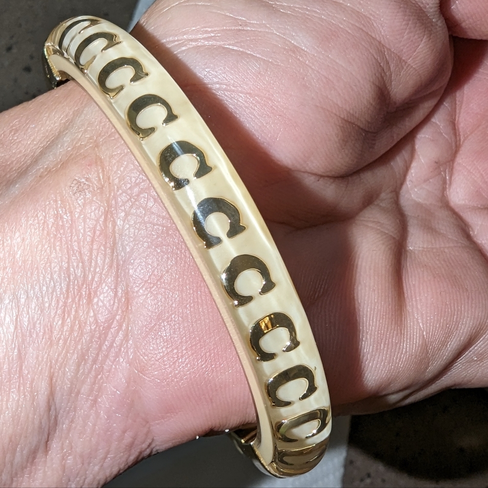 NWT LUCITE CREAM & GOLD COACH BRACELET
ABSOLUTELY SEXY IN SEE THRU - Picture 3 of 11